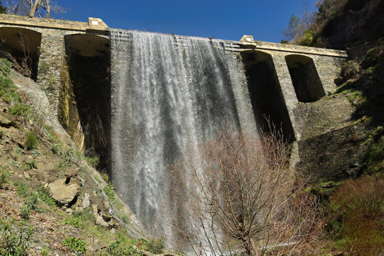 Historic Dique 24 – La Alpujarra’s finest aqueduct between Cáñar and Soportújar on the GR7 trail in Spain's Granada