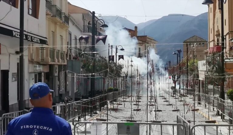 BOOM: The annual 'Cristo de la Expiracion' celebration goes off in Órgiva, with the usual bang, but no 'columpios'