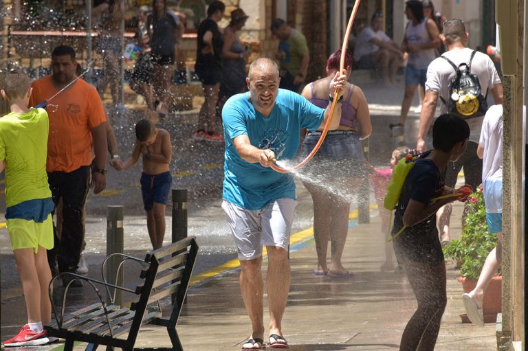 Preview of the San Juan fiesta of ‘Agua y Jamón’ in Lanjarón from June 21-24 - and a guide to highlights