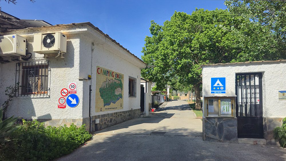 camping orgiva entrance