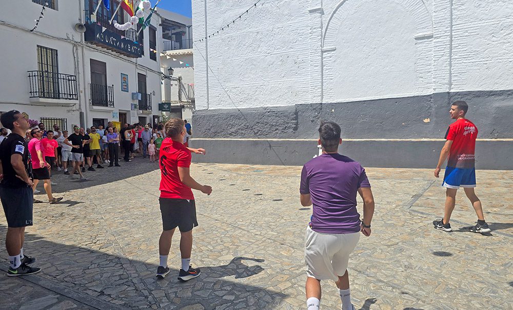 pelota in canar wall