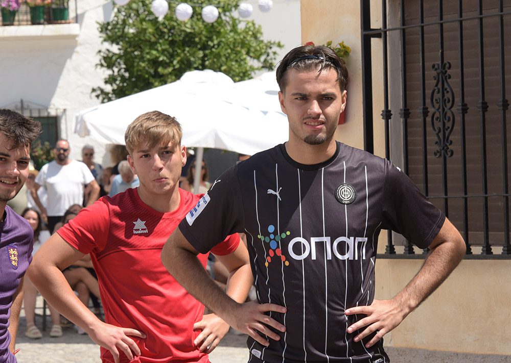 peloto in canar players 2 1
